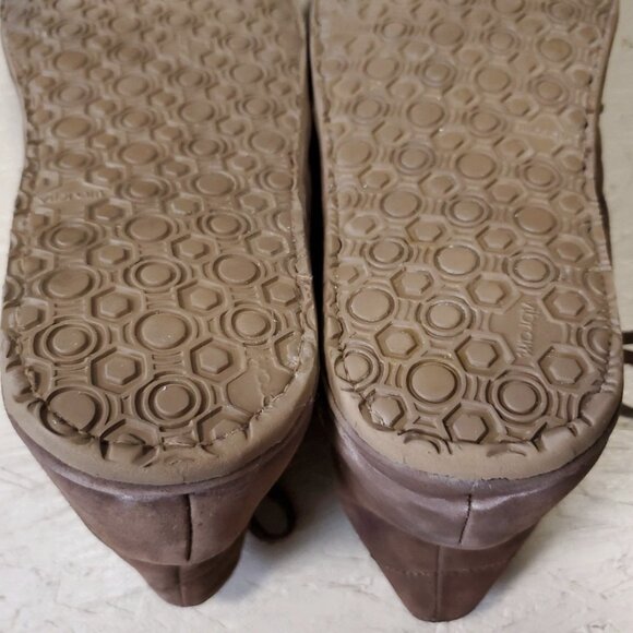 The Drifter Leather Barefoot Brown Leather Chukka Boots - Picture 8 of 9